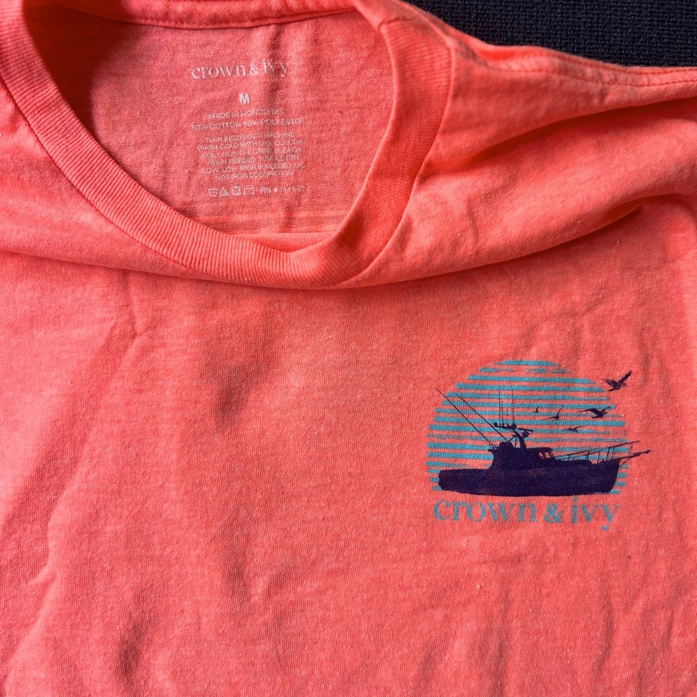Salmon colored crown & ivy T shirt never worn